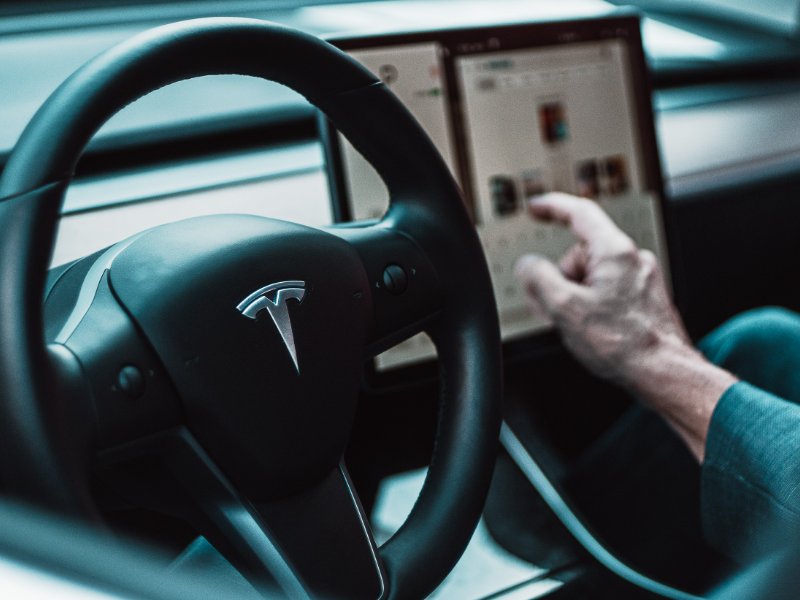 tesla touchscreen distracting